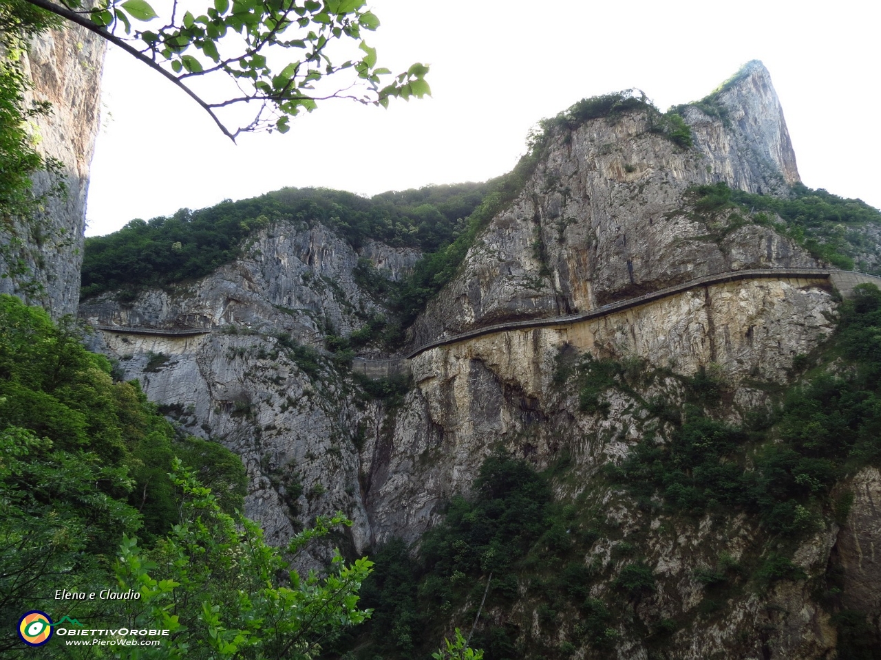 04 La strada che porta a Erve.JPG